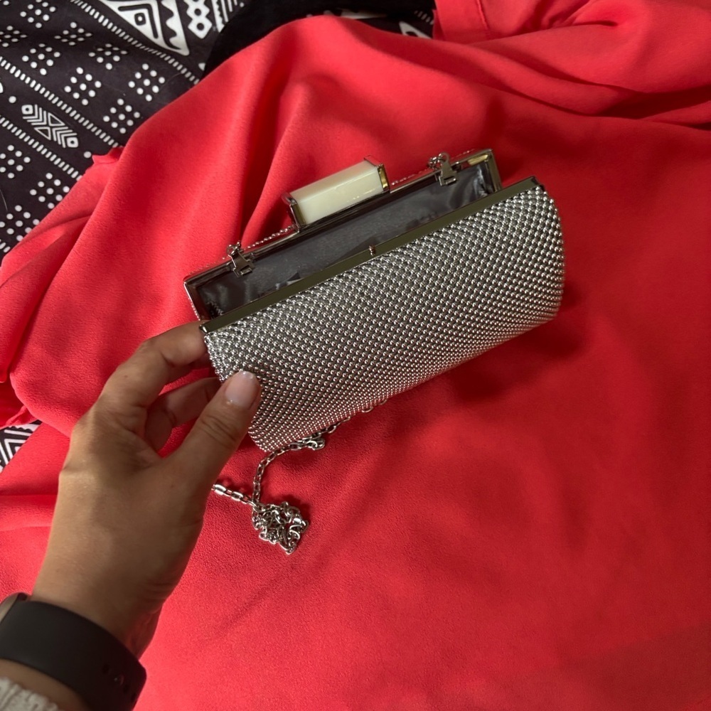 Jessica McClintock Silver Chain Beaded Clutch - Picture 3 of 7